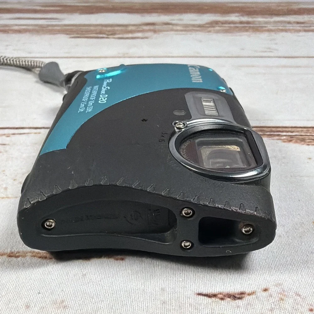 Canon PowerShot D20 Digital Camera Blue For Parts Repair Powers On w/ Battery